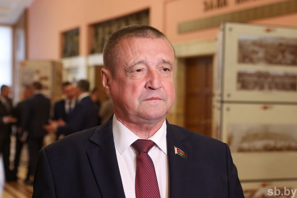 выпускники