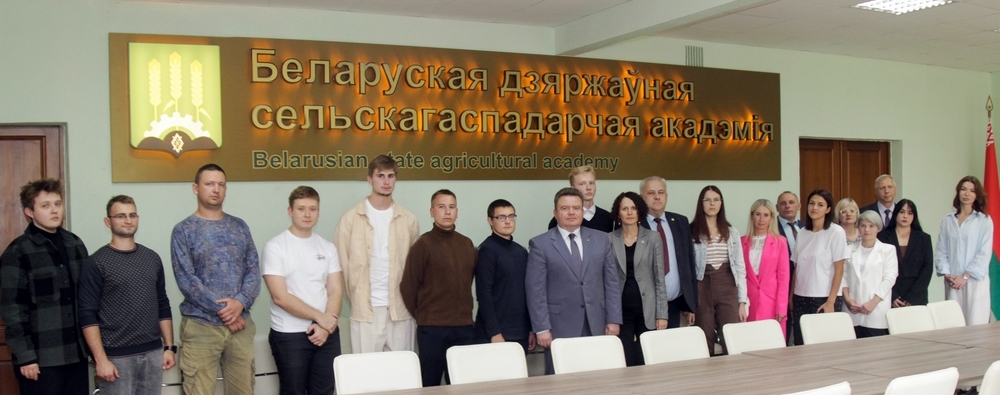специалисты