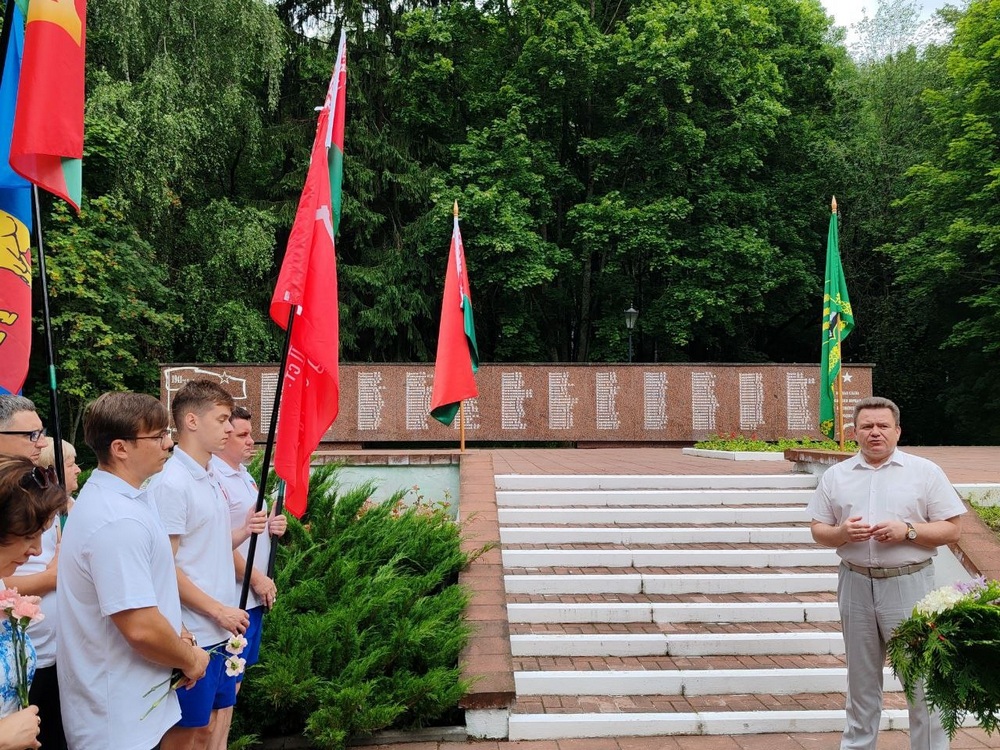 Возложение цветов