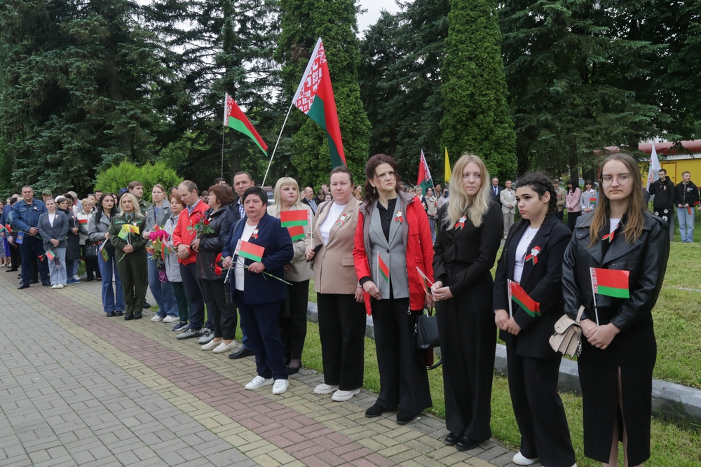 Жива народная память