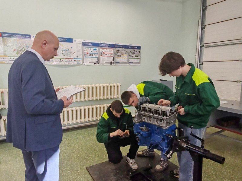 первенство по сборке двигателя